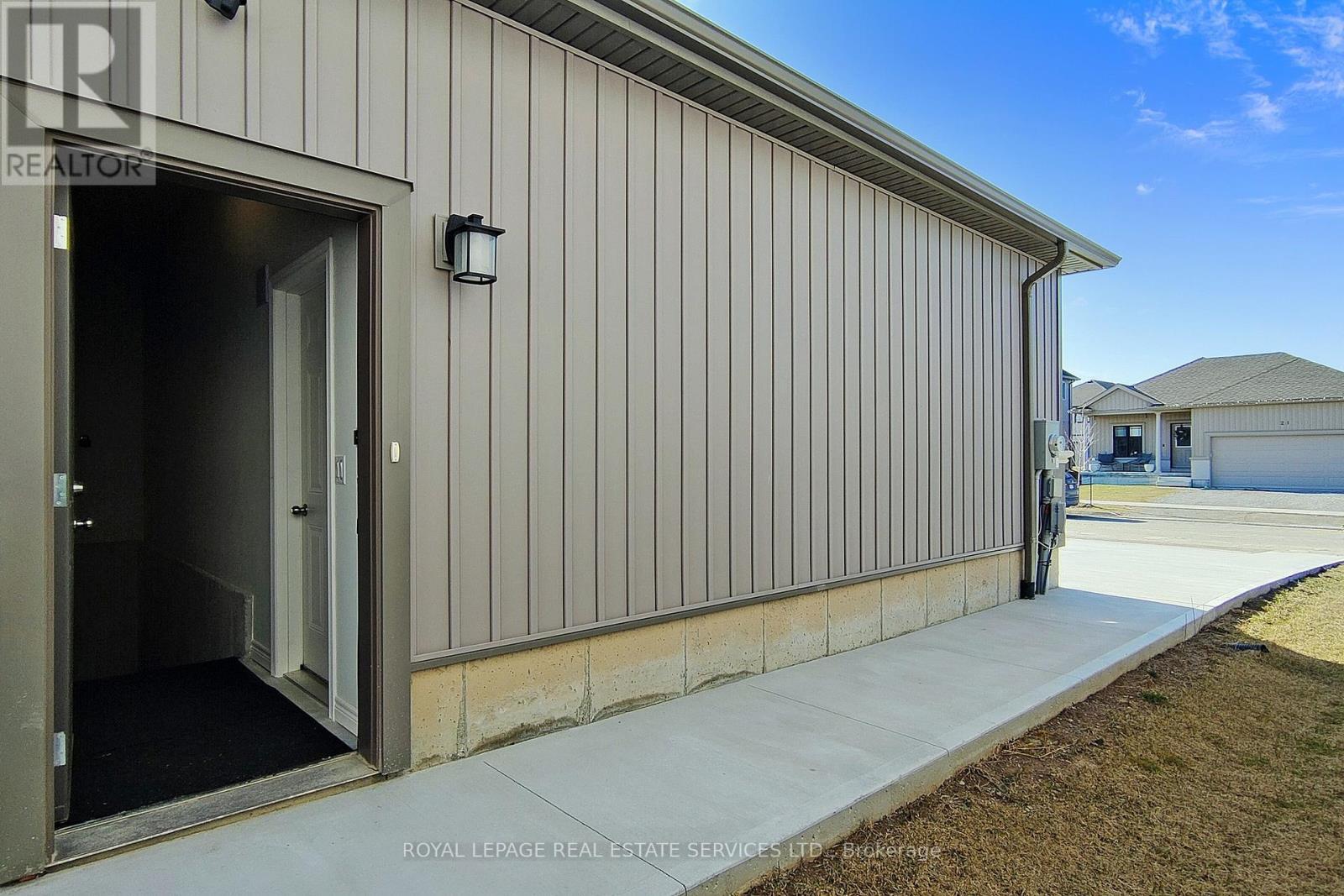 












MAIN - 22 BOUNTY AVENUE

,
Thorold,




Ontario
L2V0H4

