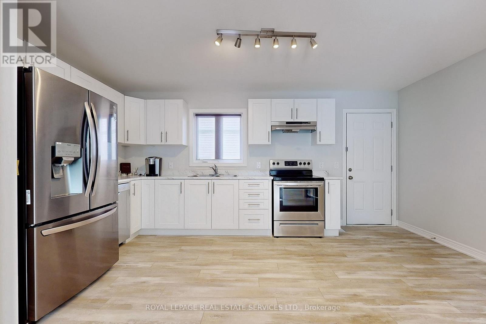 












MAIN - 22 BOUNTY AVENUE

,
Thorold,




Ontario
L2V0H4

