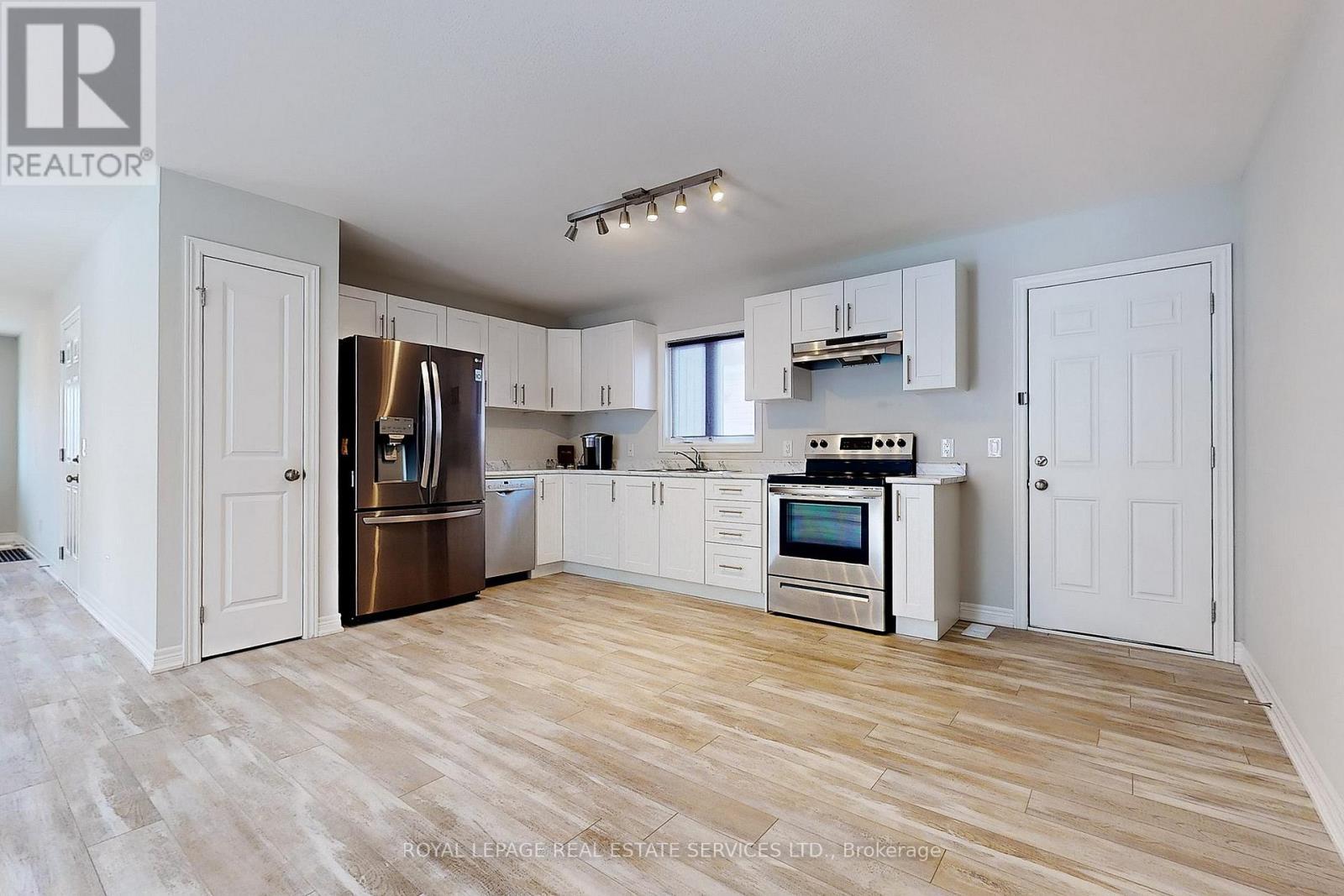 












MAIN - 22 BOUNTY AVENUE

,
Thorold,




Ontario
L2V0H4

