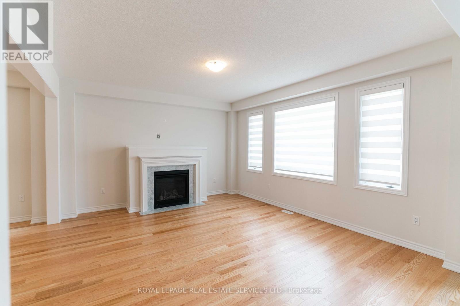 












UPPER - 46 BANNISTER ROAD

,
Barrie,




Ontario
L9J0L7

