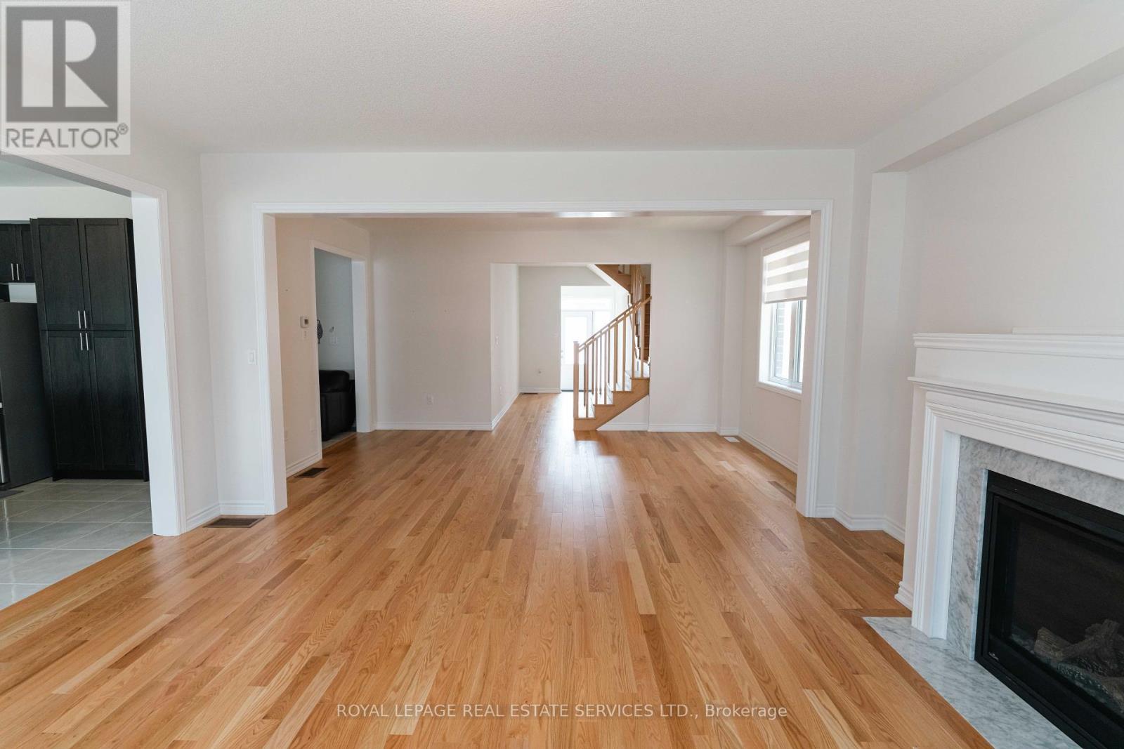












UPPER - 46 BANNISTER ROAD

,
Barrie,




Ontario
L9J0L7

