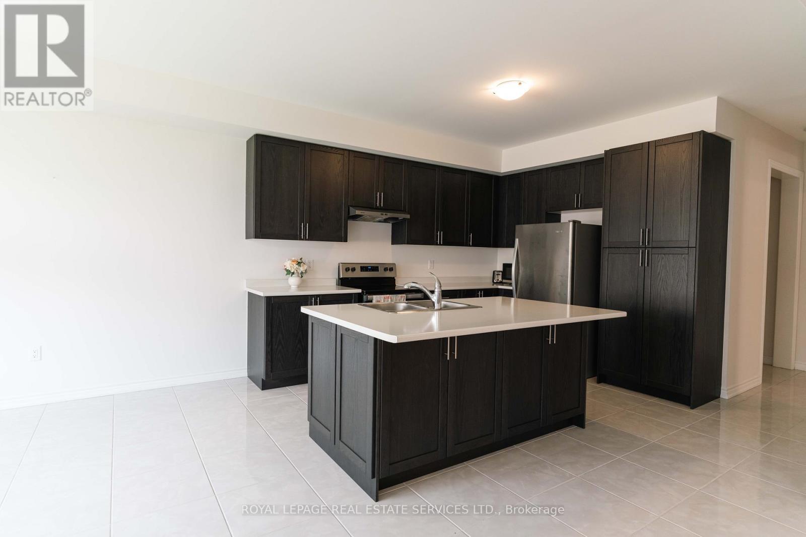 












UPPER - 46 BANNISTER ROAD

,
Barrie,




Ontario
L9J0L7

