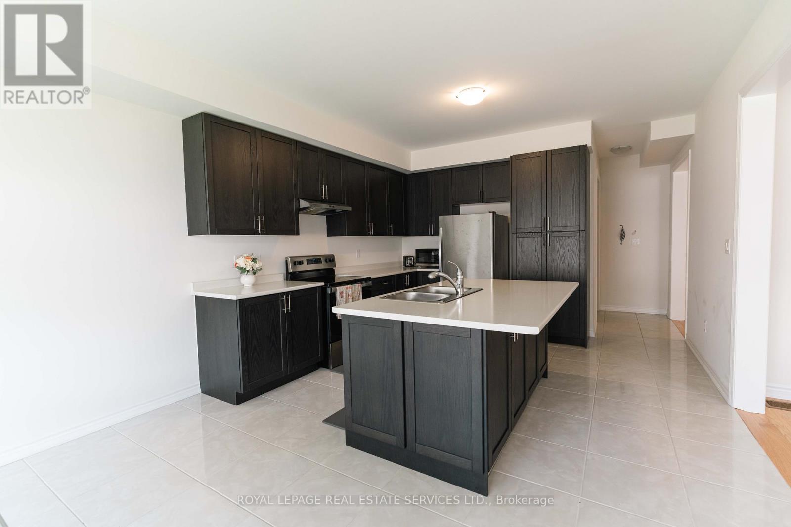 












UPPER - 46 BANNISTER ROAD

,
Barrie,




Ontario
L9J0L7

