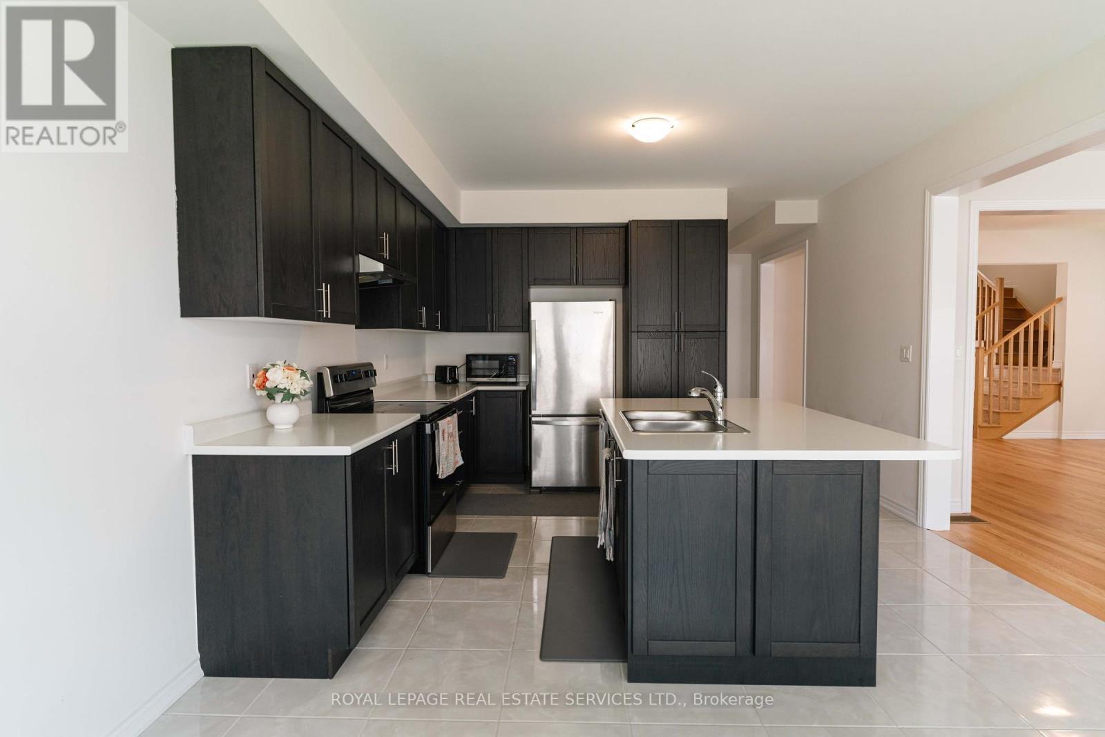 












UPPER - 46 BANNISTER ROAD

,
Barrie,




Ontario
L9J0L7

