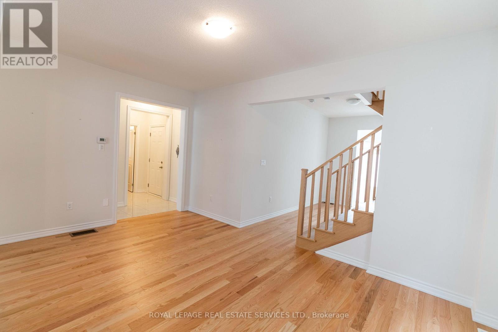 












UPPER - 46 BANNISTER ROAD

,
Barrie,




Ontario
L9J0L7

