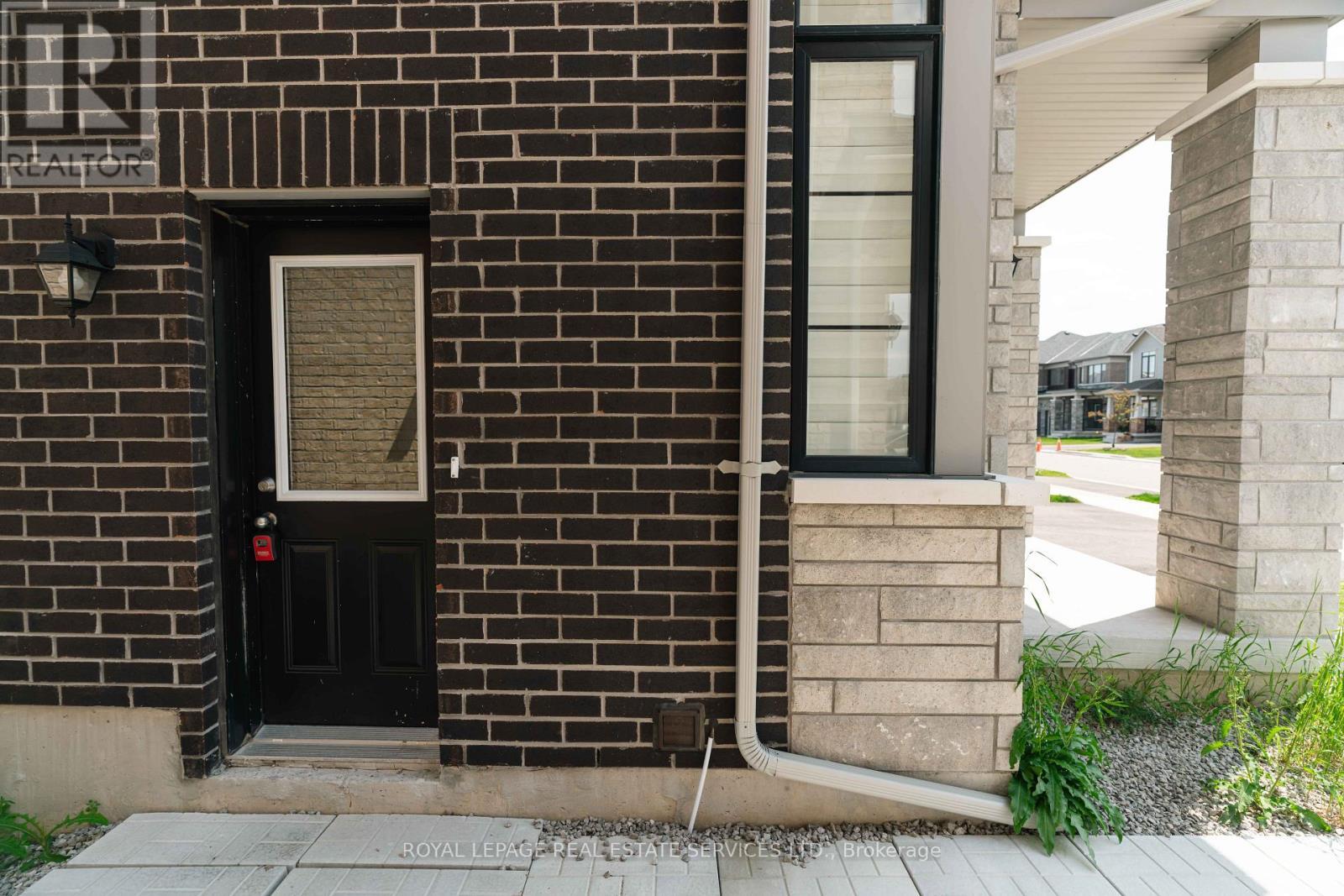 












UPPER - 46 BANNISTER ROAD

,
Barrie,




Ontario
L9J0L7

