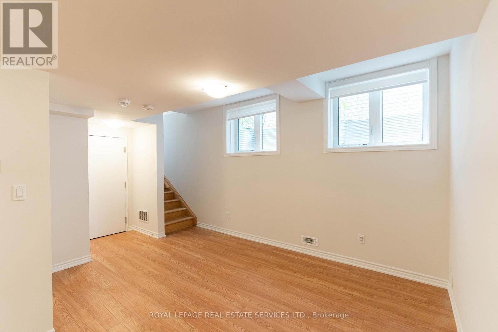 












UPPER - 46 BANNISTER ROAD

,
Barrie,




Ontario
L9J0L7

