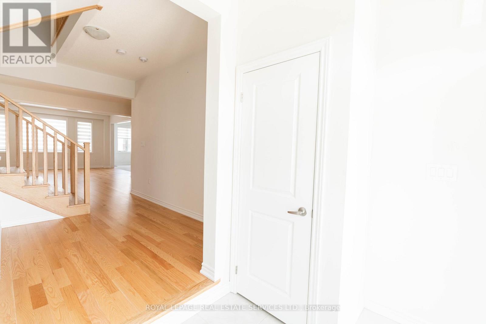 












UPPER - 46 BANNISTER ROAD

,
Barrie,




Ontario
L9J0L7

