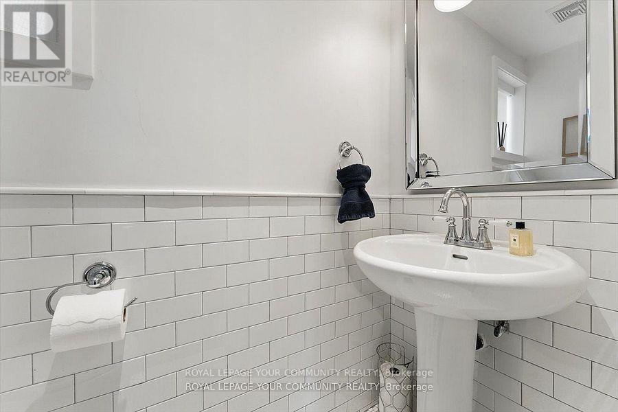












99 NAIRN AVENUE

,
Toronto,




Ontario
M6E4G9

