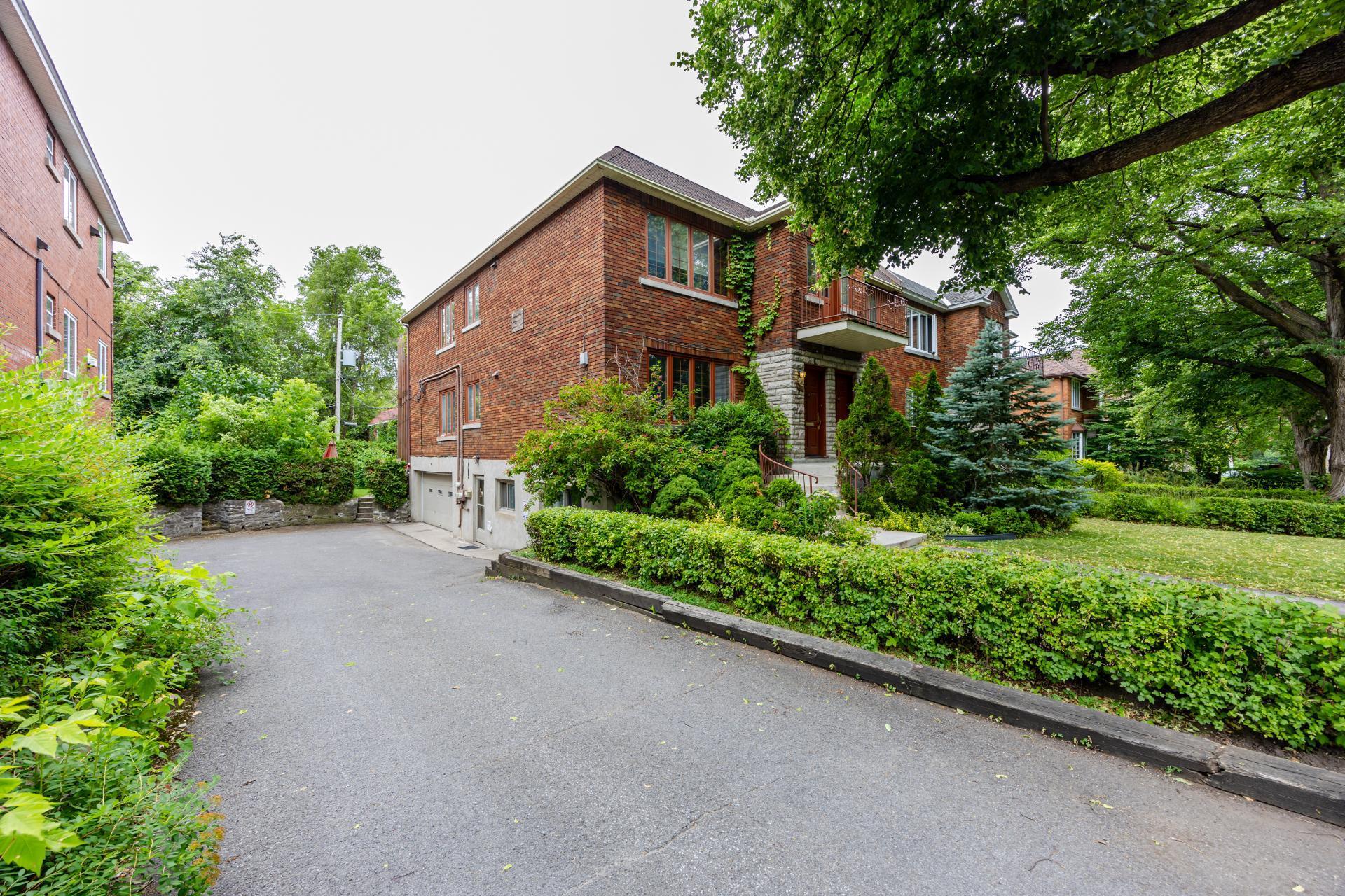 









5928

 - 5932


Av. McShane

,
Montréal (Côte-des-Neiges/Notre-Dame-de-Grâce),




QC
H3S2G3

