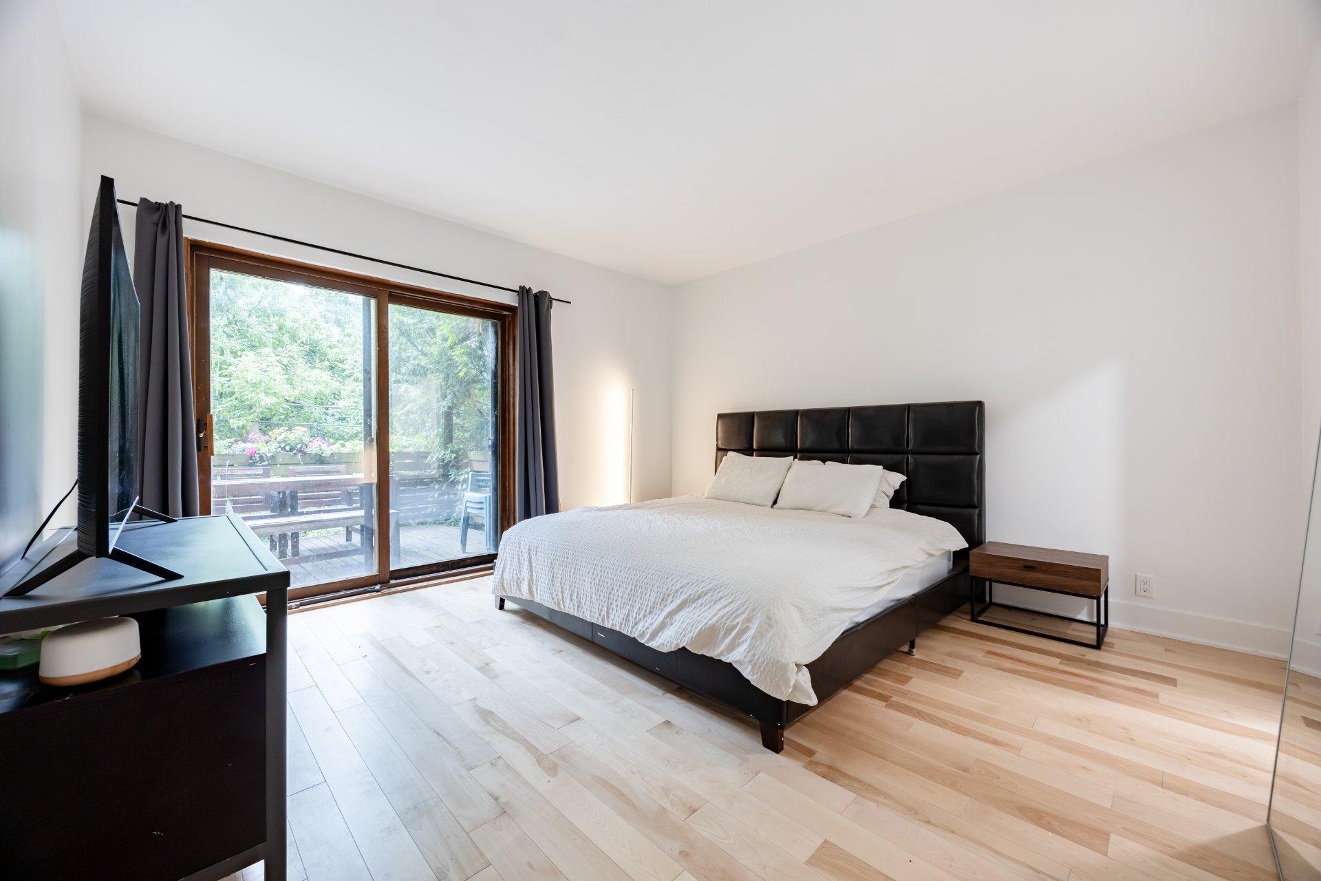 









5928

 - 5932


Av. McShane

,
Montréal (Côte-des-Neiges/Notre-Dame-de-Grâce),




QC
H3S2G3

