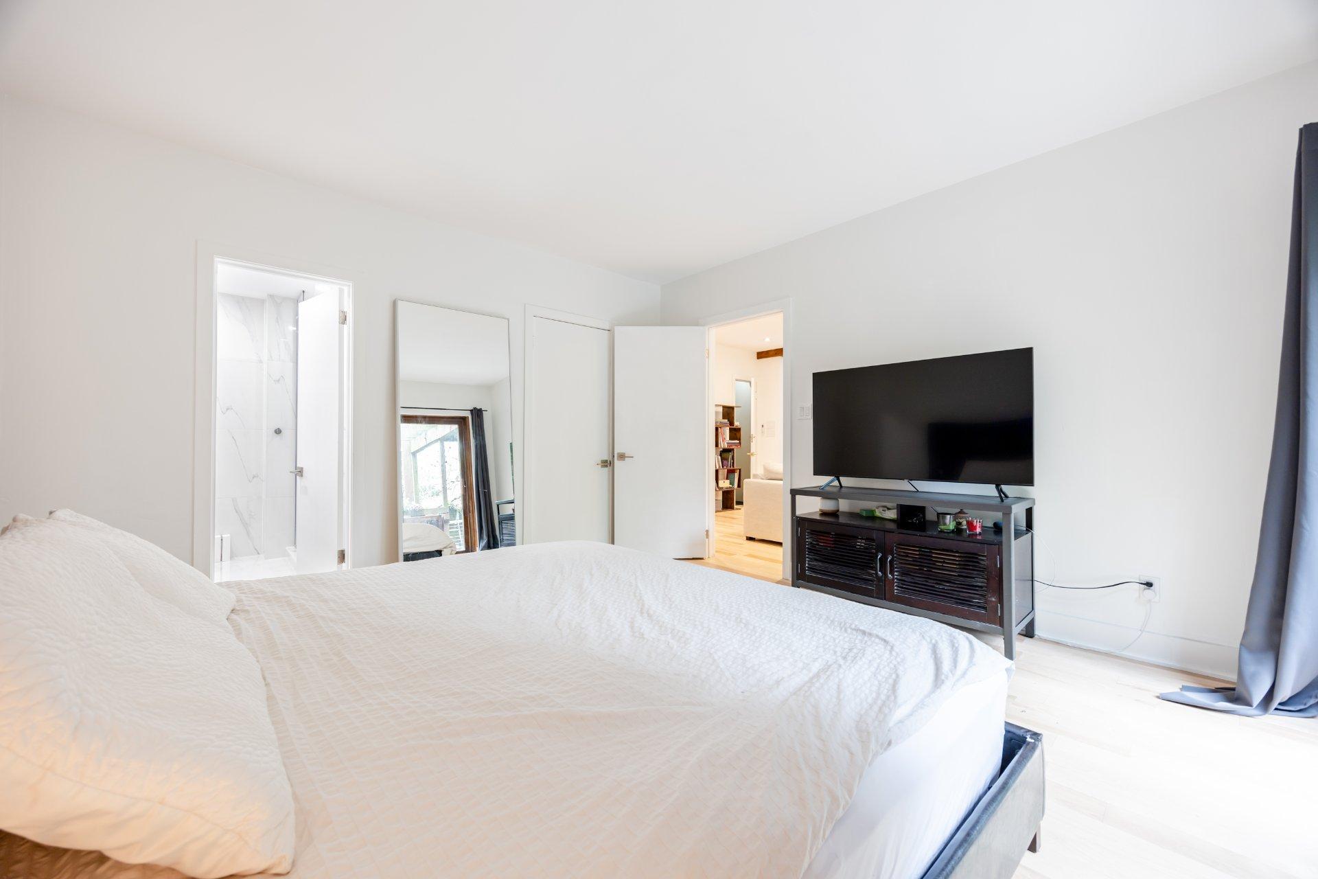 









5928

 - 5932


Av. McShane

,
Montréal (Côte-des-Neiges/Notre-Dame-de-Grâce),




QC
H3S2G3

