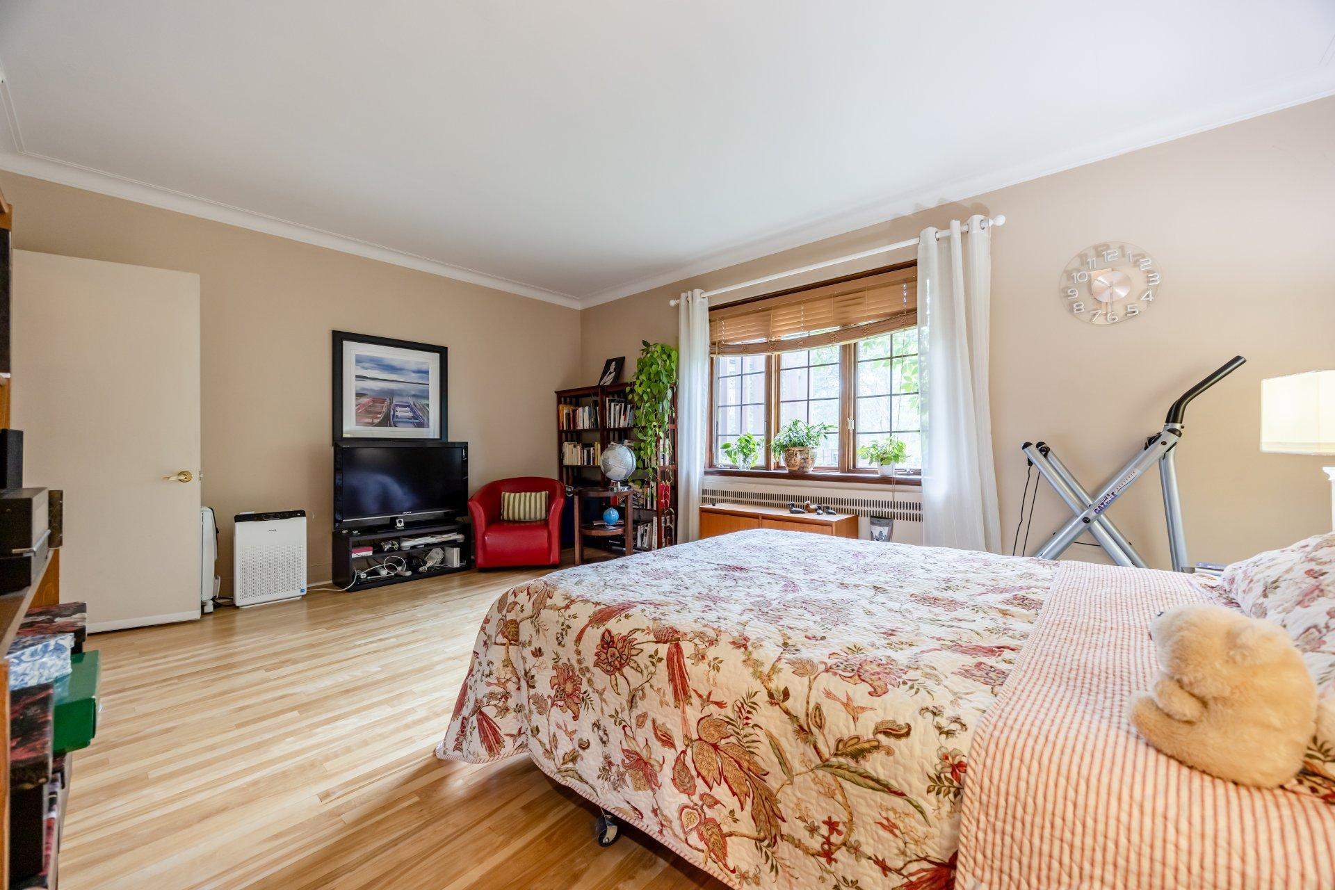 









5928

 - 5932


Av. McShane

,
Montréal (Côte-des-Neiges/Notre-Dame-de-Grâce),




QC
H3S2G3

