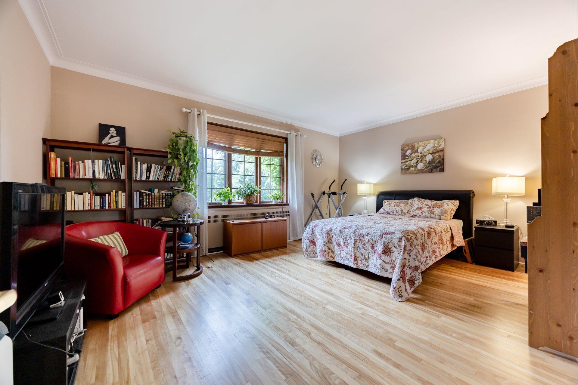 









5928

 - 5932


Av. McShane

,
Montréal (Côte-des-Neiges/Notre-Dame-de-Grâce),




QC
H3S2G3

