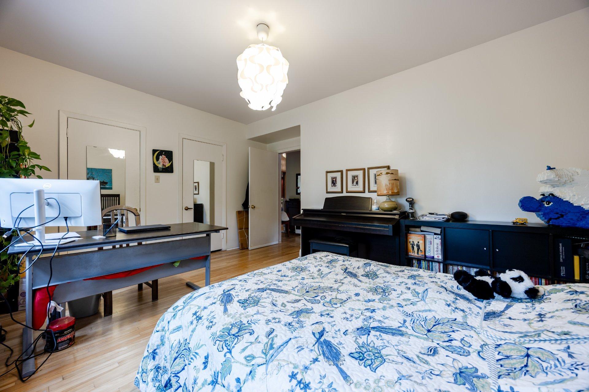 









5928

 - 5932


Av. McShane

,
Montréal (Côte-des-Neiges/Notre-Dame-de-Grâce),




QC
H3S2G3

