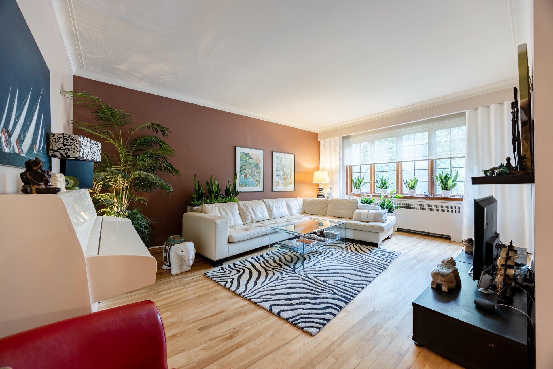 









5928

 - 5932


Av. McShane

,
Montréal (Côte-des-Neiges/Notre-Dame-de-Grâce),




QC
H3S2G3

