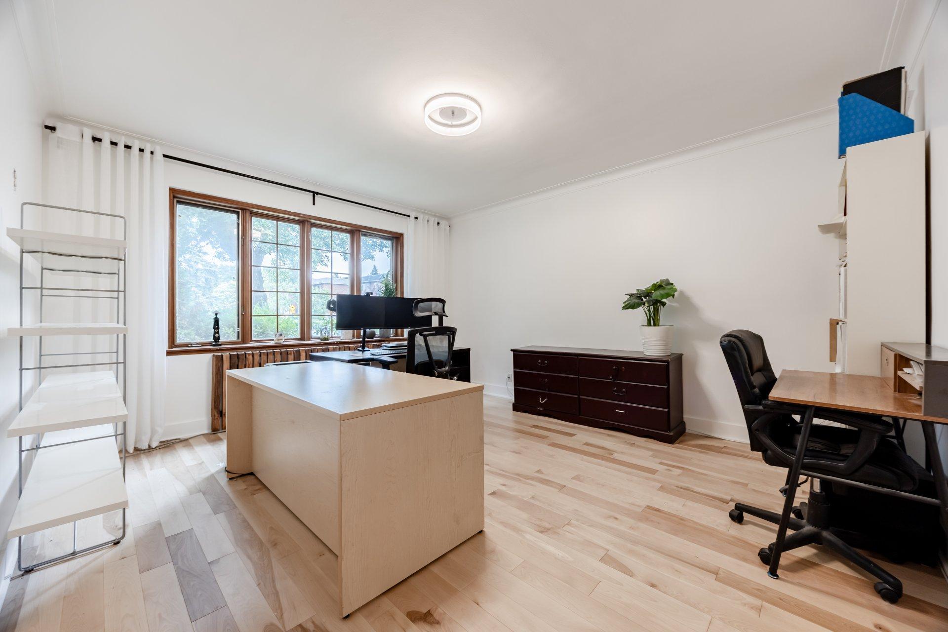 









5928

 - 5932


Av. McShane

,
Montréal (Côte-des-Neiges/Notre-Dame-de-Grâce),




QC
H3S2G3

