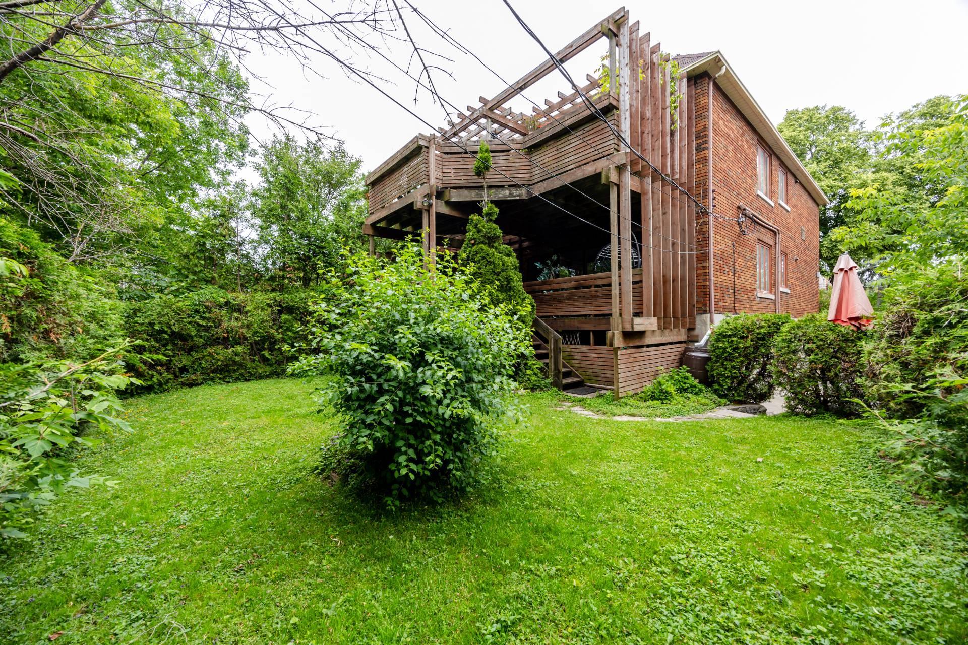 









5928

 - 5932


Av. McShane

,
Montréal (Côte-des-Neiges/Notre-Dame-de-Grâce),




QC
H3S2G3

