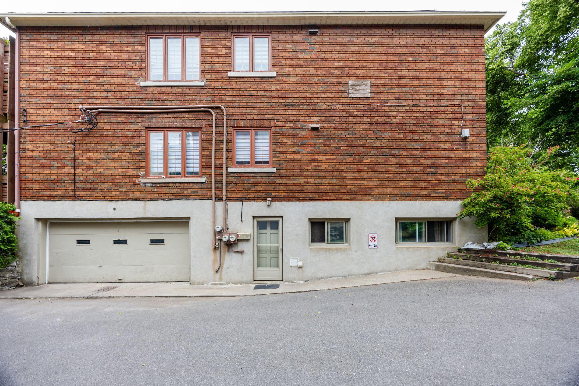 









5928

 - 5932


Av. McShane

,
Montréal (Côte-des-Neiges/Notre-Dame-de-Grâce),




QC
H3S2G3

