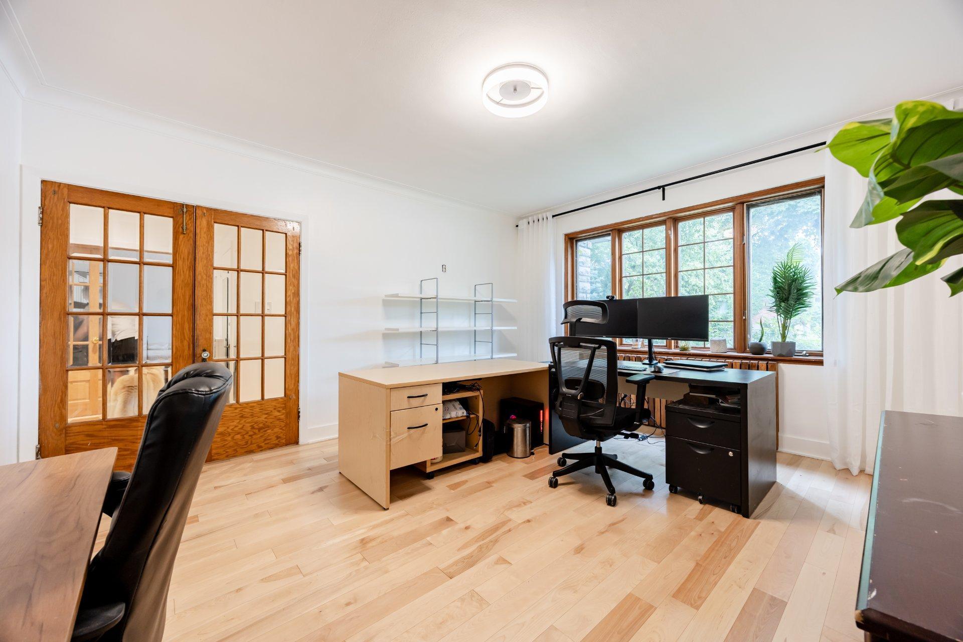 









5928

 - 5932


Av. McShane

,
Montréal (Côte-des-Neiges/Notre-Dame-de-Grâce),




QC
H3S2G3


