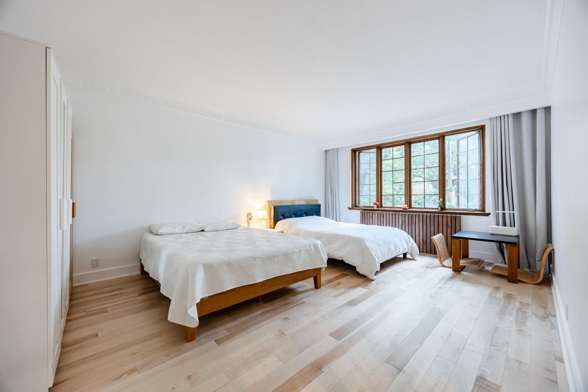 









5928

 - 5932


Av. McShane

,
Montréal (Côte-des-Neiges/Notre-Dame-de-Grâce),




QC
H3S2G3

