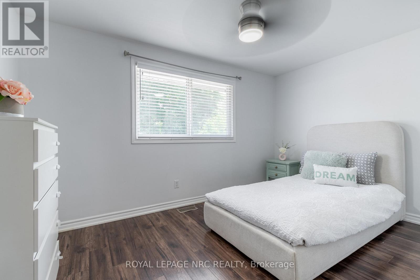 












56 PEARCE AVENUE

,
St. Catharines (Port Weller),




Ontario
L2M6N4

