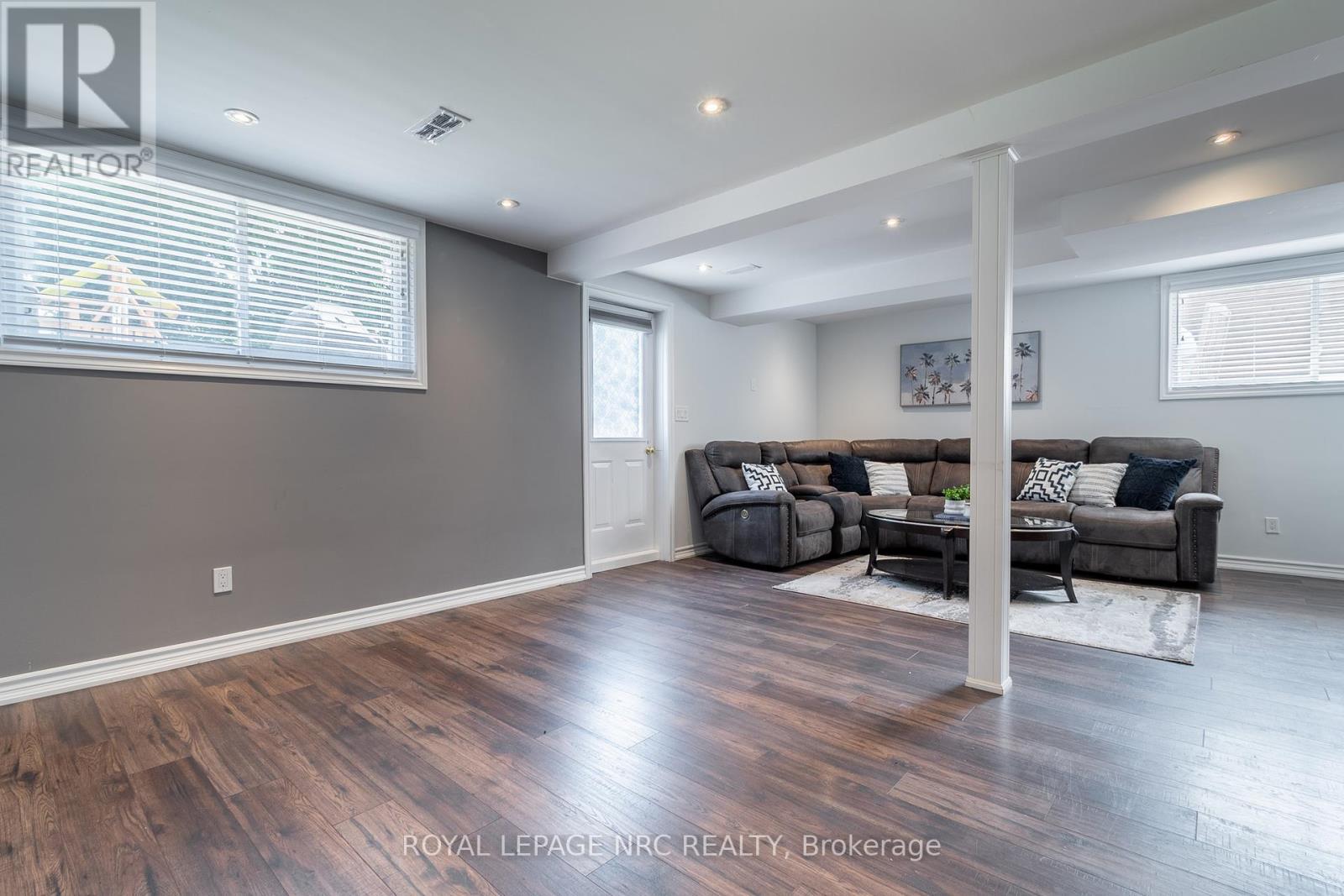 












56 PEARCE AVENUE

,
St. Catharines (Port Weller),




Ontario
L2M6N4

