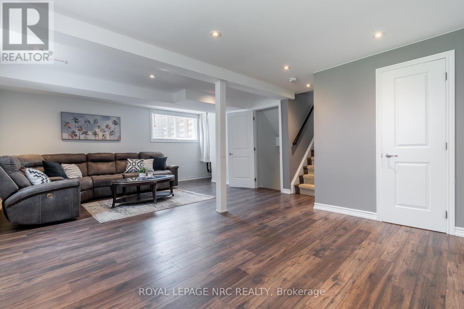 












56 PEARCE AVENUE

,
St. Catharines (Port Weller),




Ontario
L2M6N4

