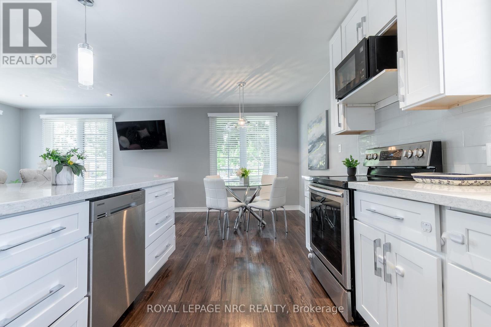 












56 PEARCE AVENUE

,
St. Catharines (Port Weller),




Ontario
L2M6N4

