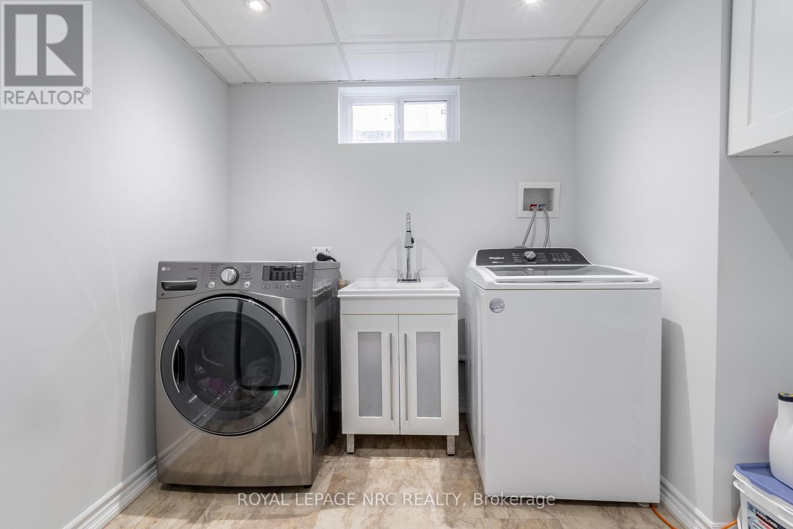 












56 PEARCE AVENUE

,
St. Catharines (Port Weller),




Ontario
L2M6N4

