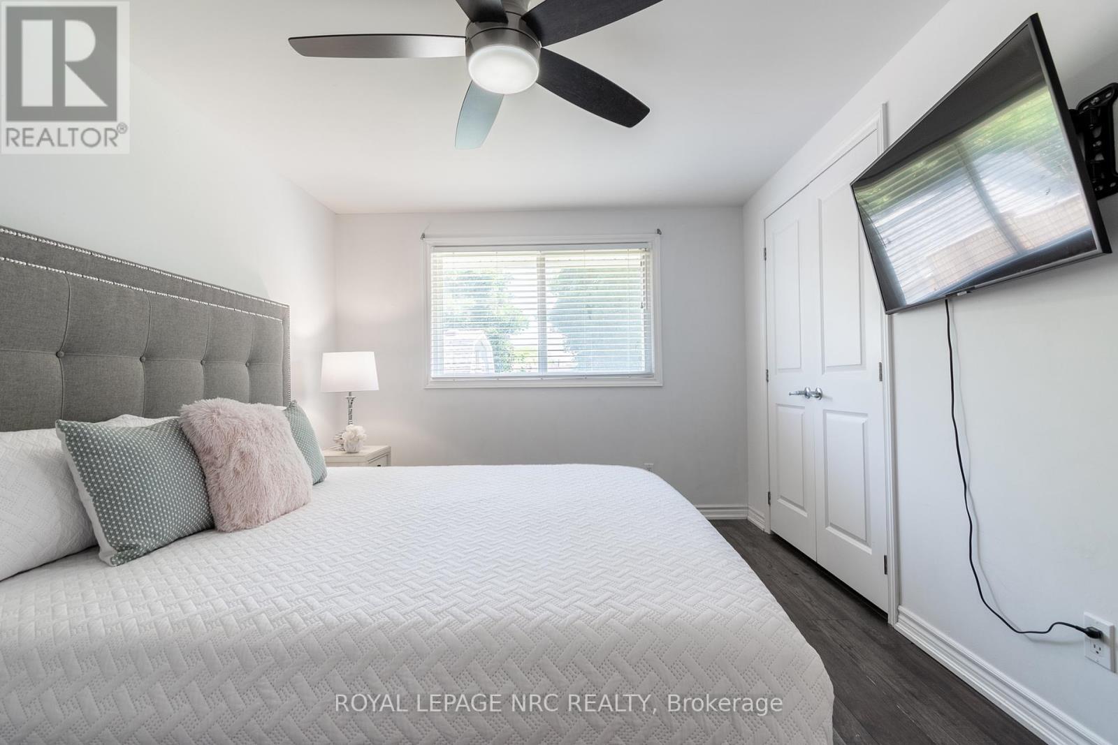 












56 PEARCE AVENUE

,
St. Catharines (Port Weller),




Ontario
L2M6N4

