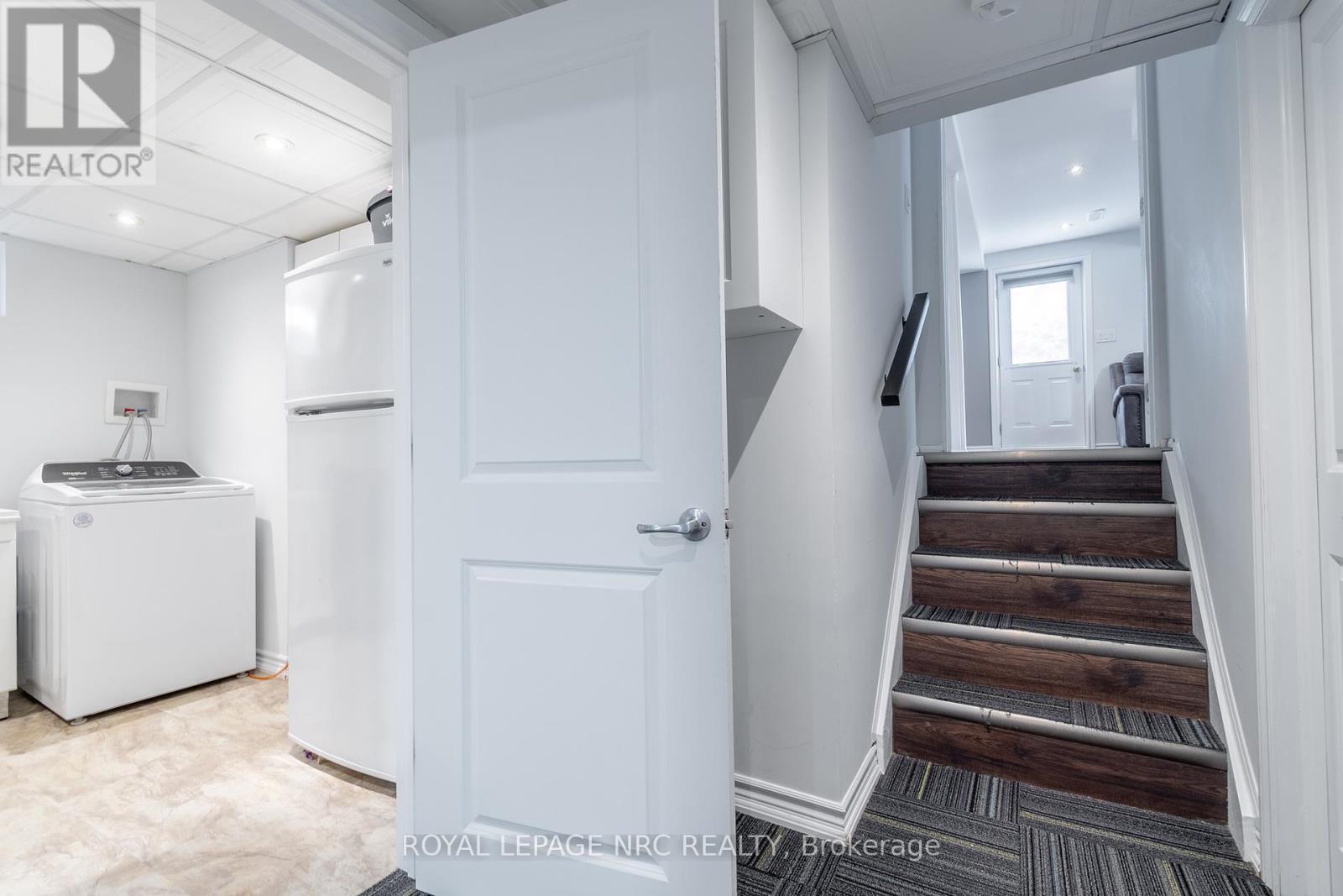 












56 PEARCE AVENUE

,
St. Catharines (Port Weller),




Ontario
L2M6N4

