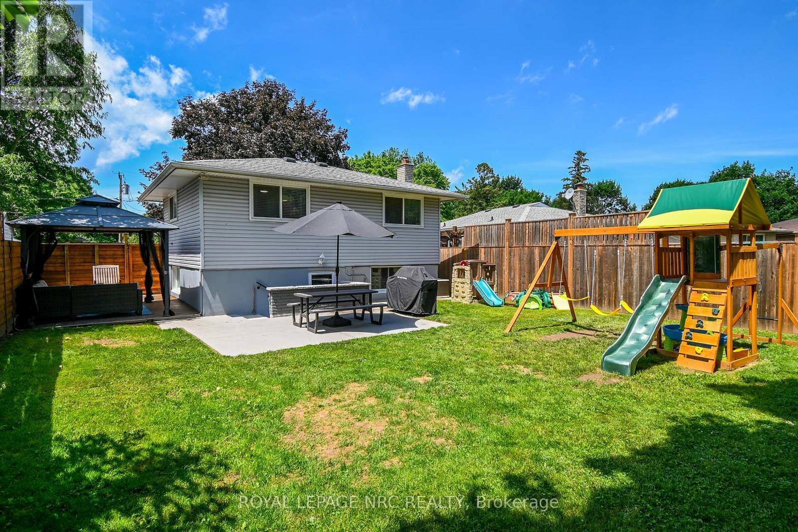 












56 PEARCE AVENUE

,
St. Catharines (Port Weller),




Ontario
L2M6N4

