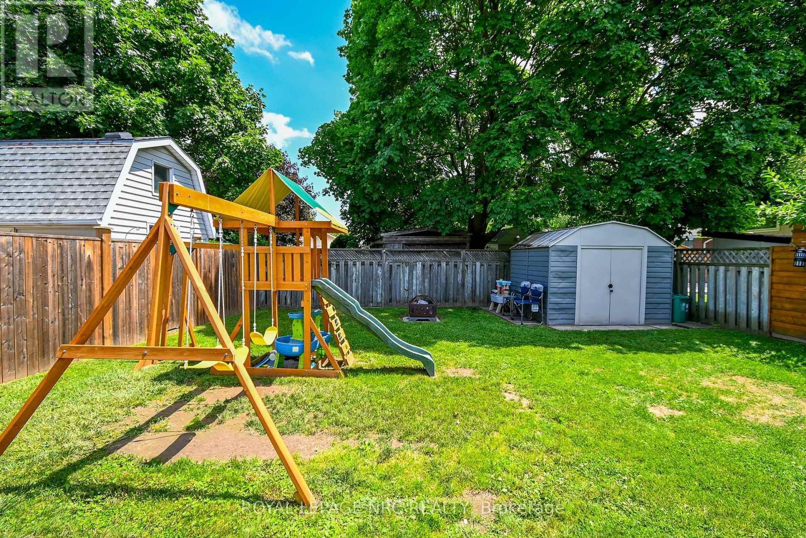 












56 PEARCE AVENUE

,
St. Catharines (Port Weller),




Ontario
L2M6N4


