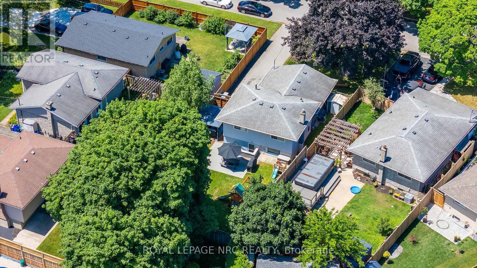 












56 PEARCE AVENUE

,
St. Catharines (Port Weller),




Ontario
L2M6N4

