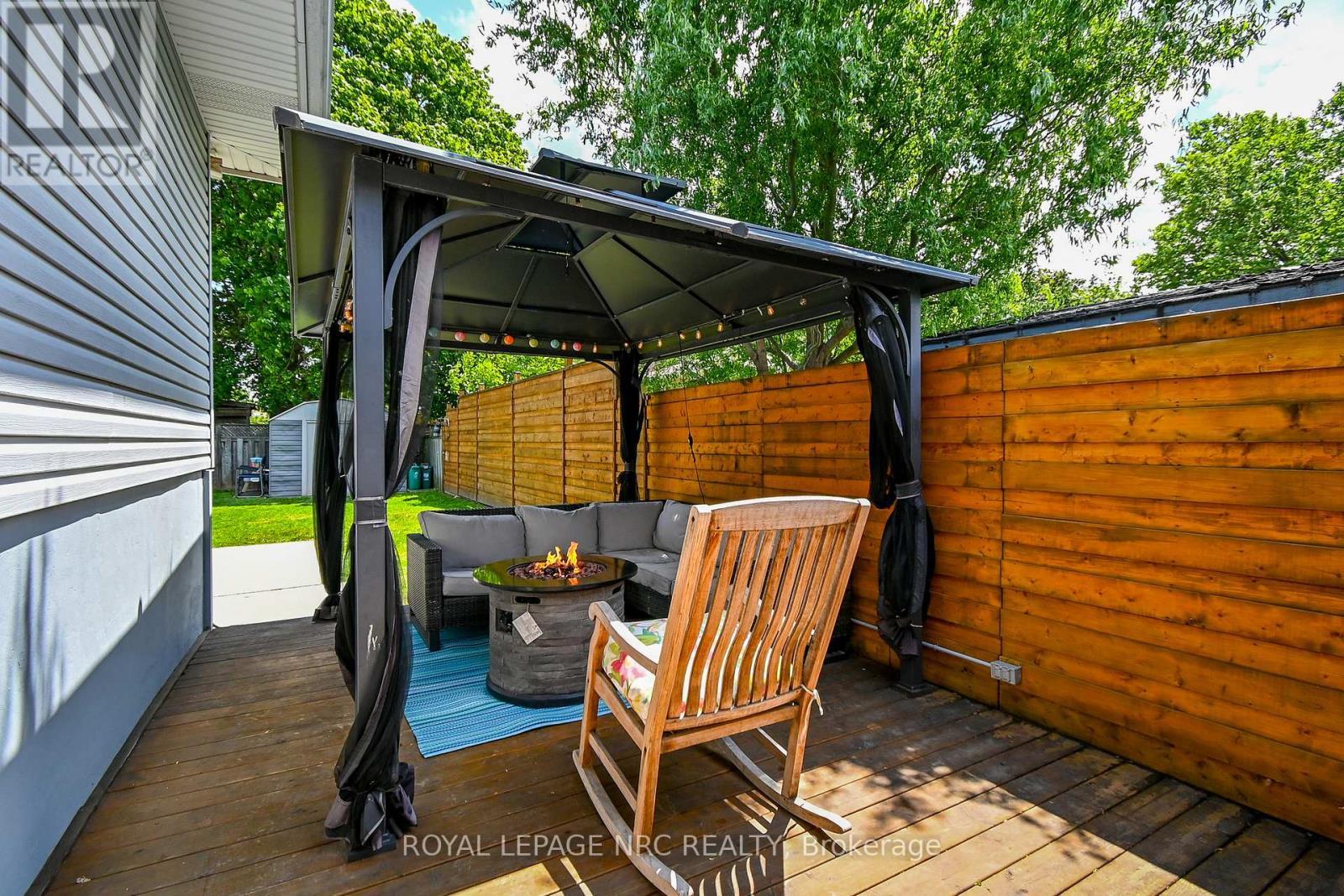 












56 PEARCE AVENUE

,
St. Catharines (Port Weller),




Ontario
L2M6N4

