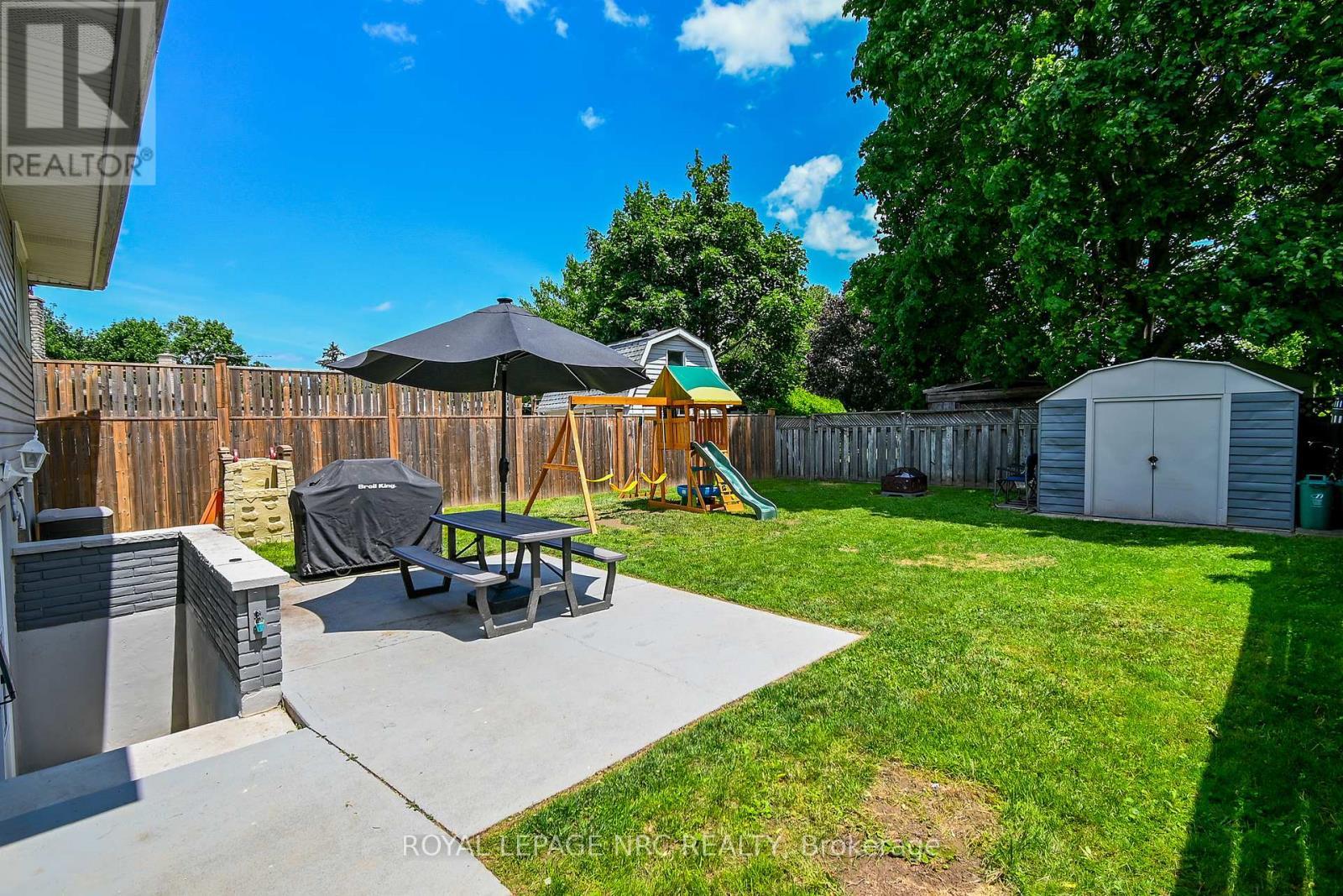 












56 PEARCE AVENUE

,
St. Catharines (Port Weller),




Ontario
L2M6N4

