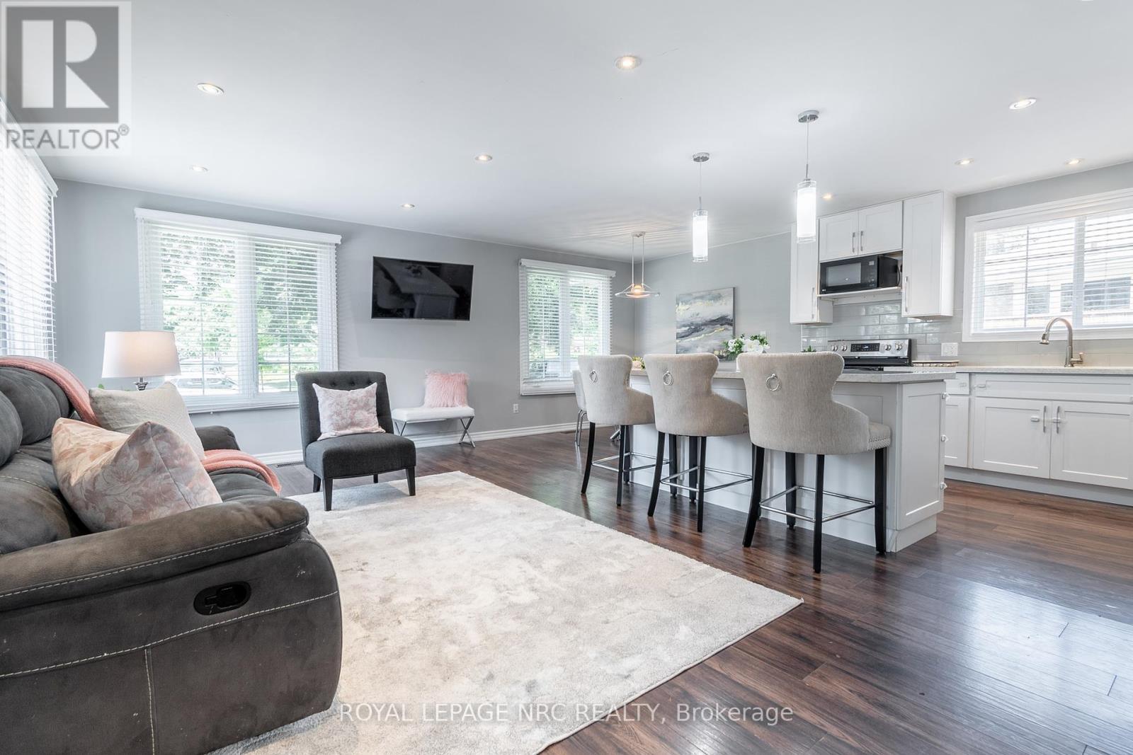 












56 PEARCE AVENUE

,
St. Catharines (Port Weller),




Ontario
L2M6N4

