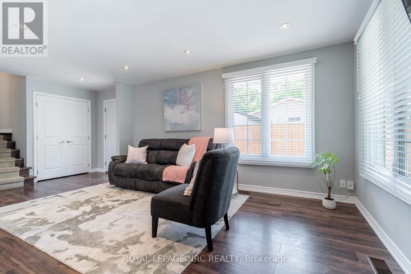 












56 PEARCE AVENUE

,
St. Catharines (Port Weller),




Ontario
L2M6N4

