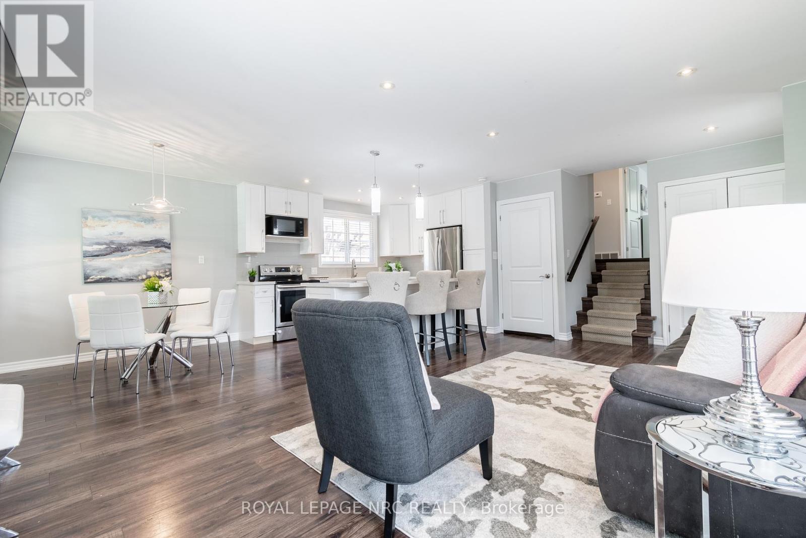 












56 PEARCE AVENUE

,
St. Catharines (Port Weller),




Ontario
L2M6N4

