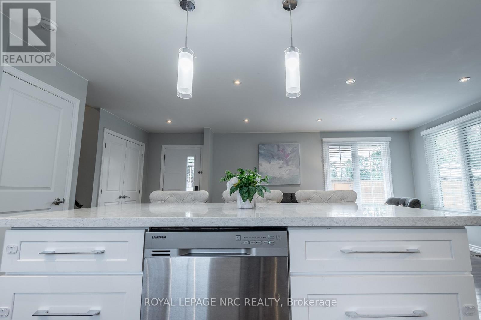 












56 PEARCE AVENUE

,
St. Catharines (Port Weller),




Ontario
L2M6N4

