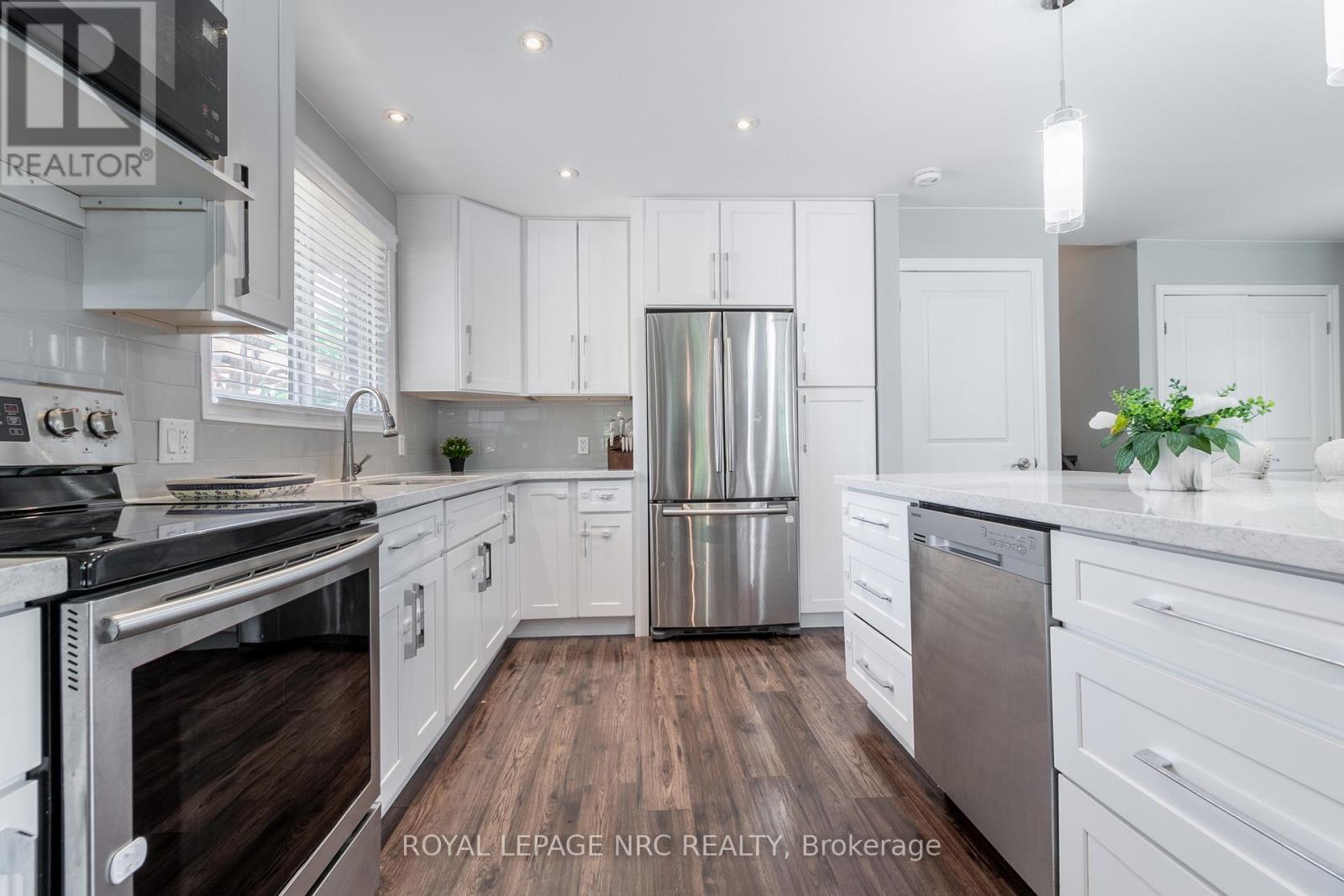 












56 PEARCE AVENUE

,
St. Catharines (Port Weller),




Ontario
L2M6N4

