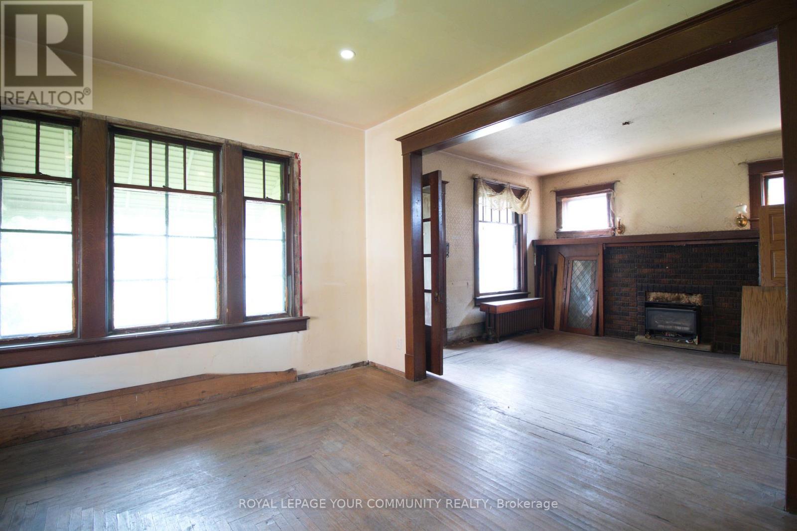 












16 WEST STREET

,
Chatham-Kent,




Ontario
N7M2R2

