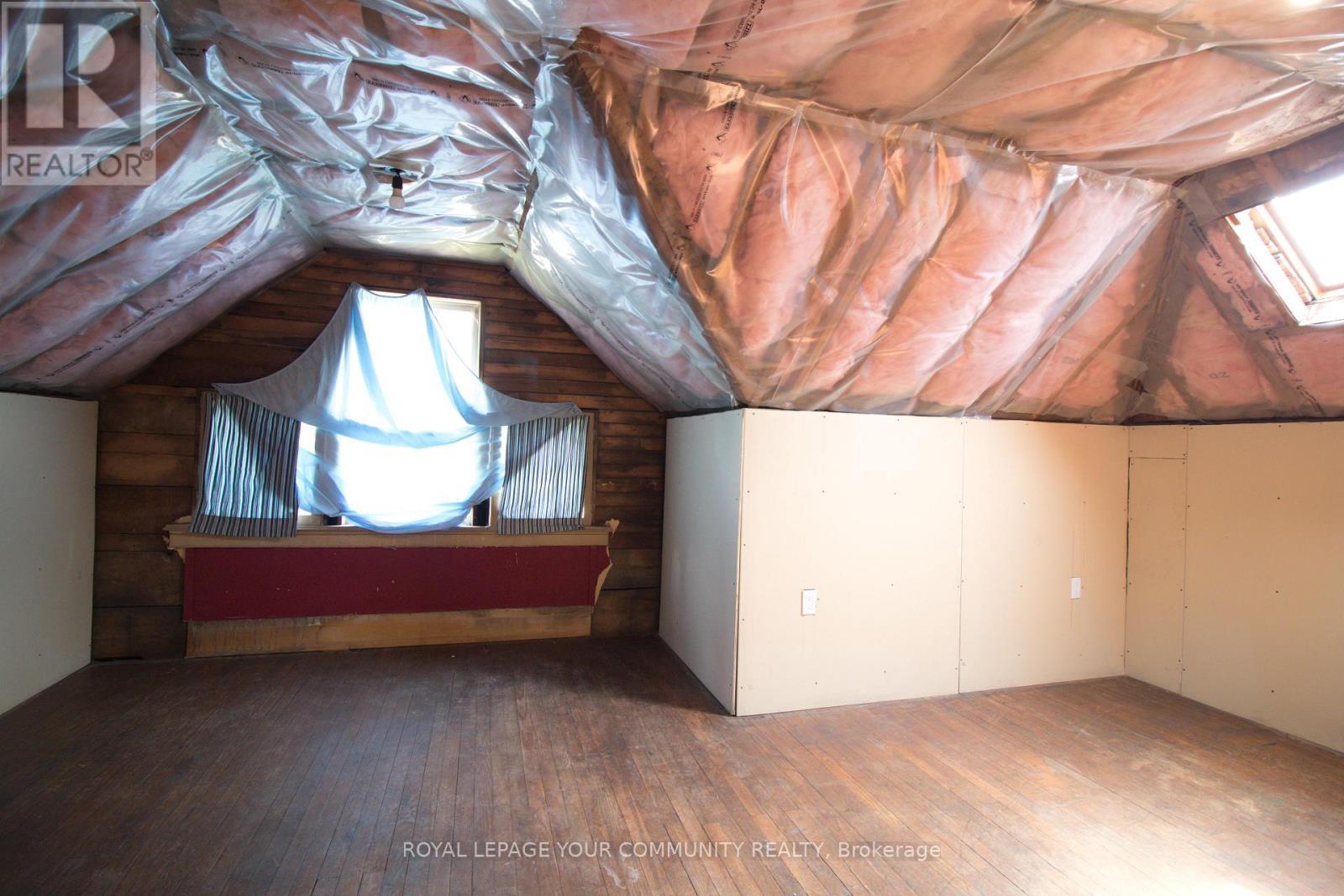 












16 WEST STREET

,
Chatham-Kent,




Ontario
N7M2R2

