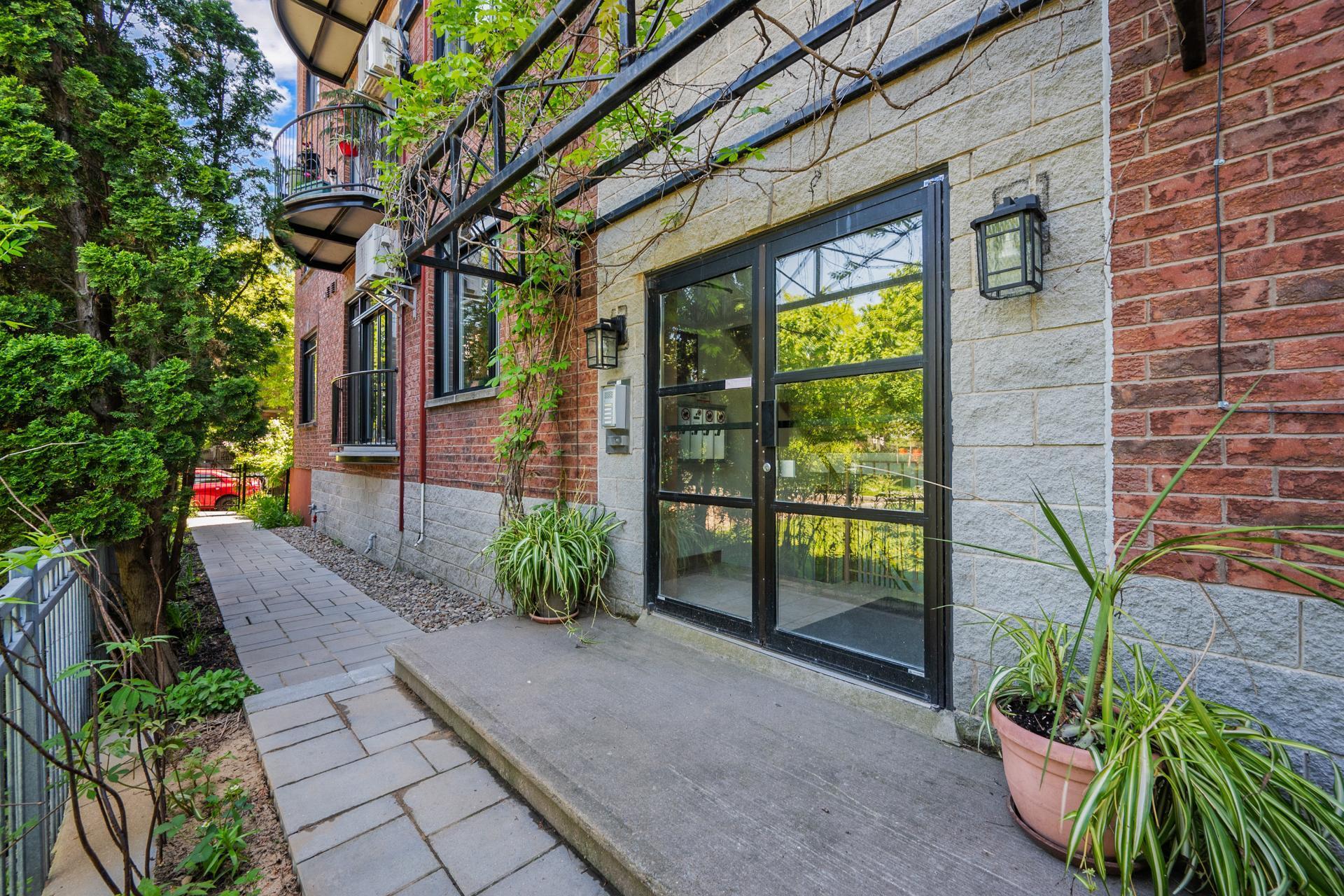 









3849


Rue Newmarch

, 1,
Montréal (Verdun/Île-des-Soeurs),




QC
H4G1G7

