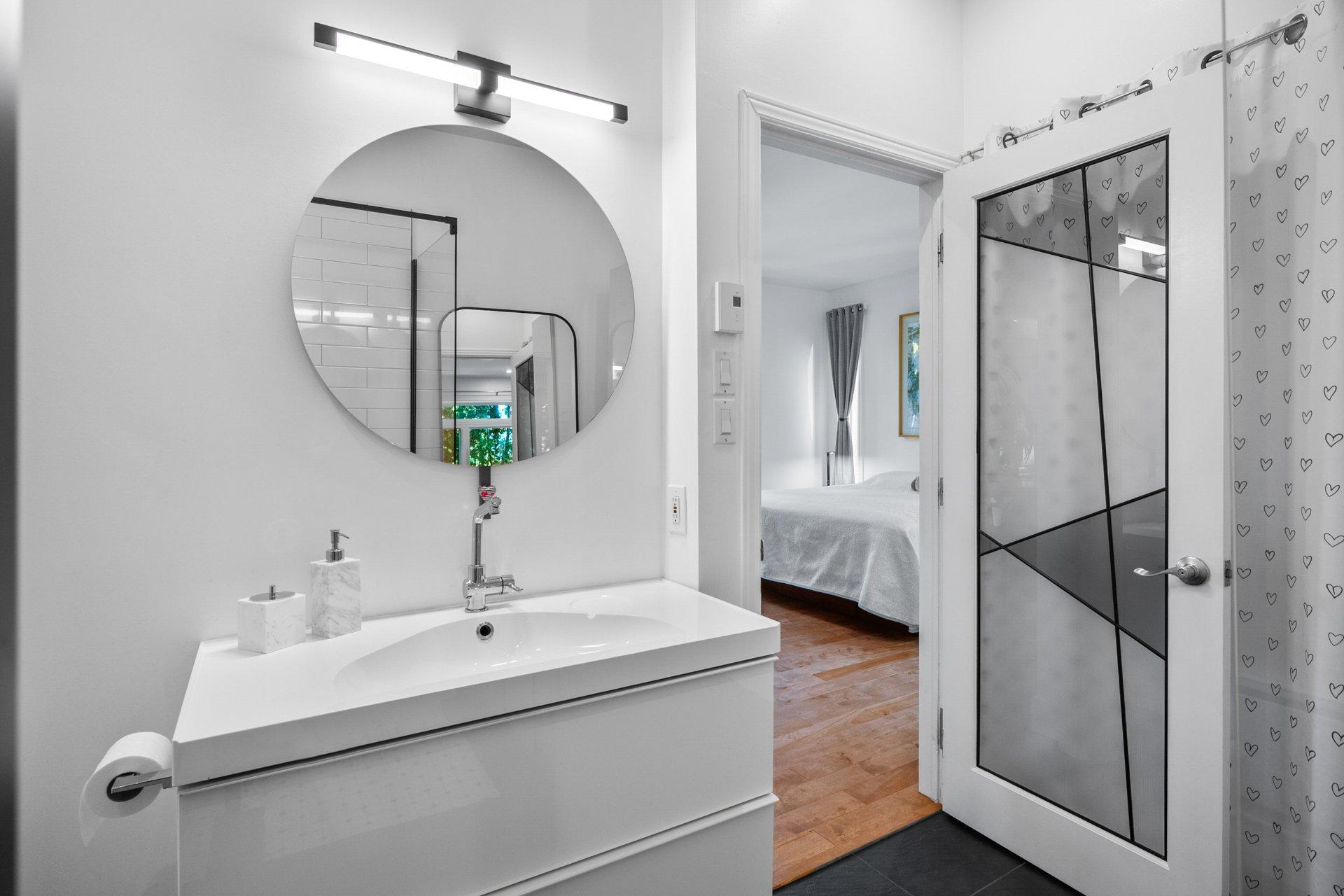 









3849


Rue Newmarch

, 1,
Montréal (Verdun/Île-des-Soeurs),




QC
H4G1G7

