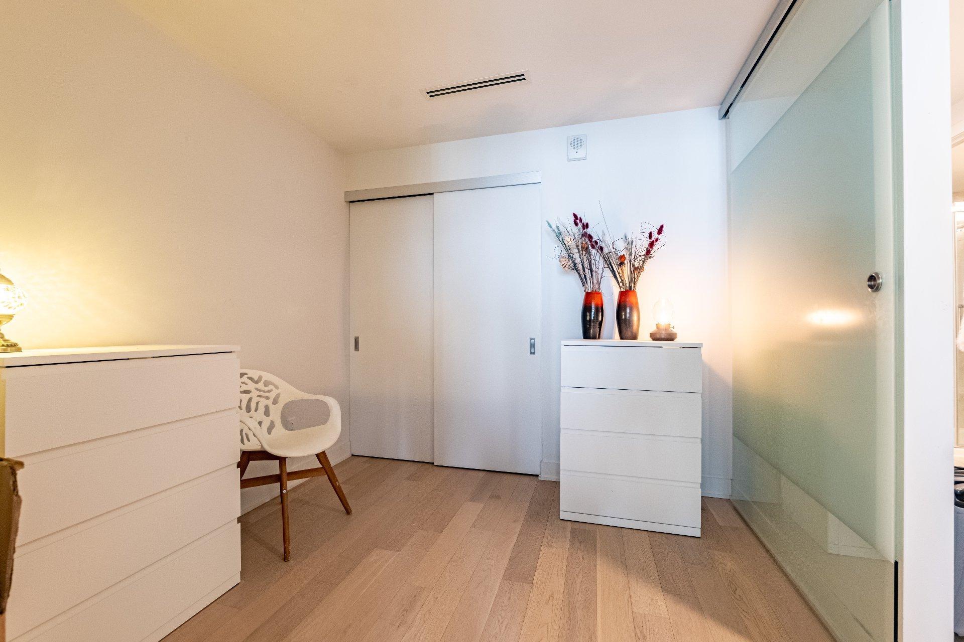 









1288


Rue St-Antoine O.

, 2203,
Montréal (Ville-Marie),




QC
H3C0X6

