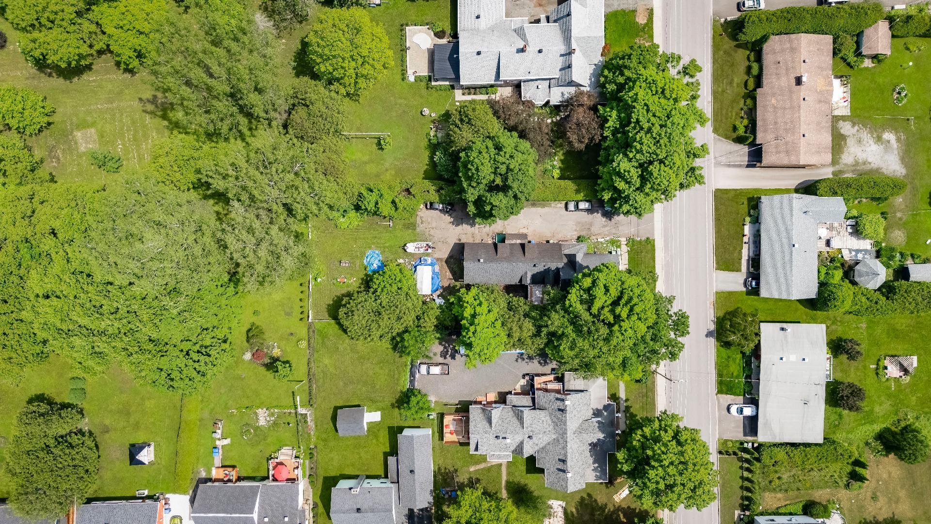 









817

 - 821


Rue Western

,
Waterloo,




QC
J0E2N0

