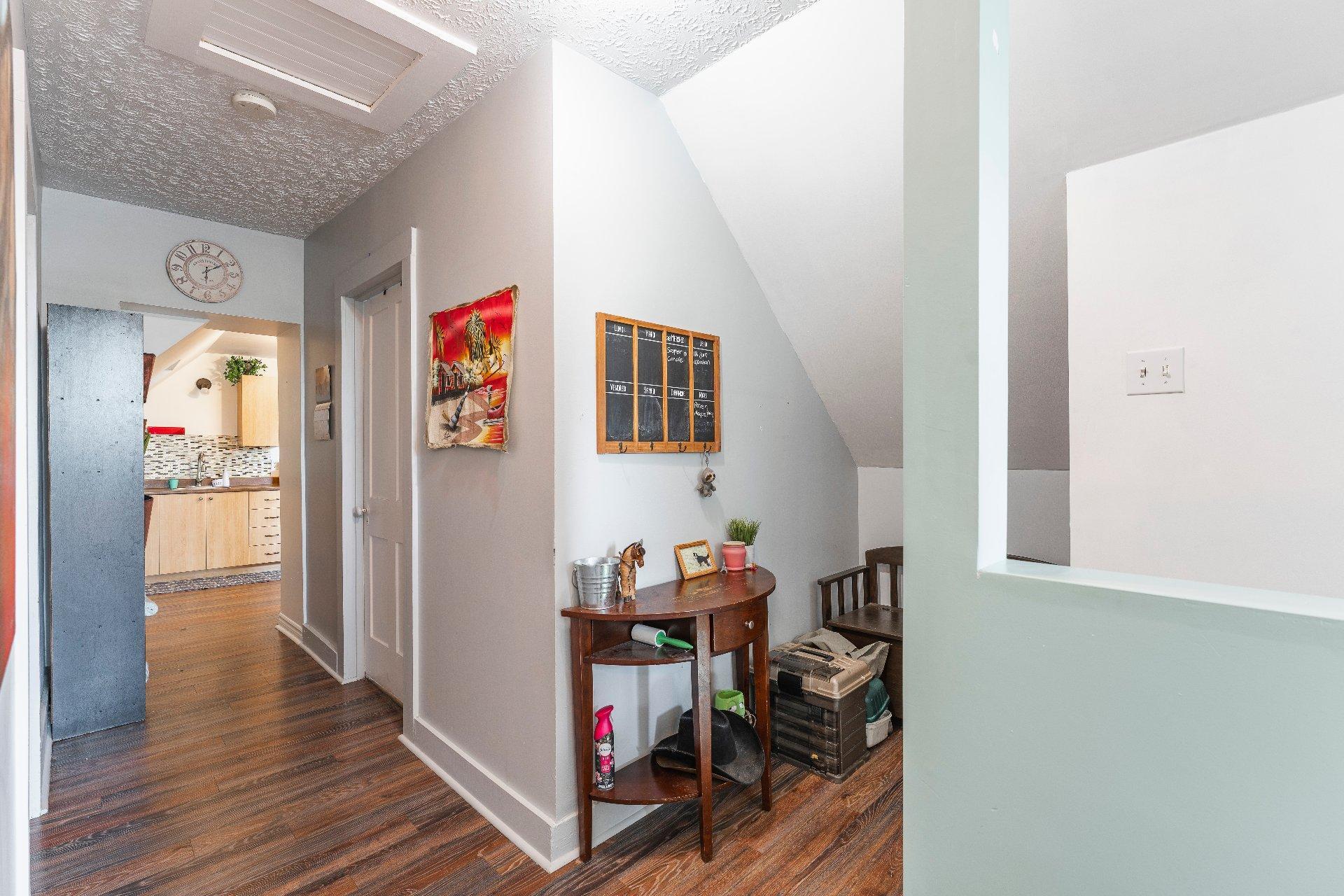 









817

 - 821


Rue Western

,
Waterloo,




QC
J0E2N0

