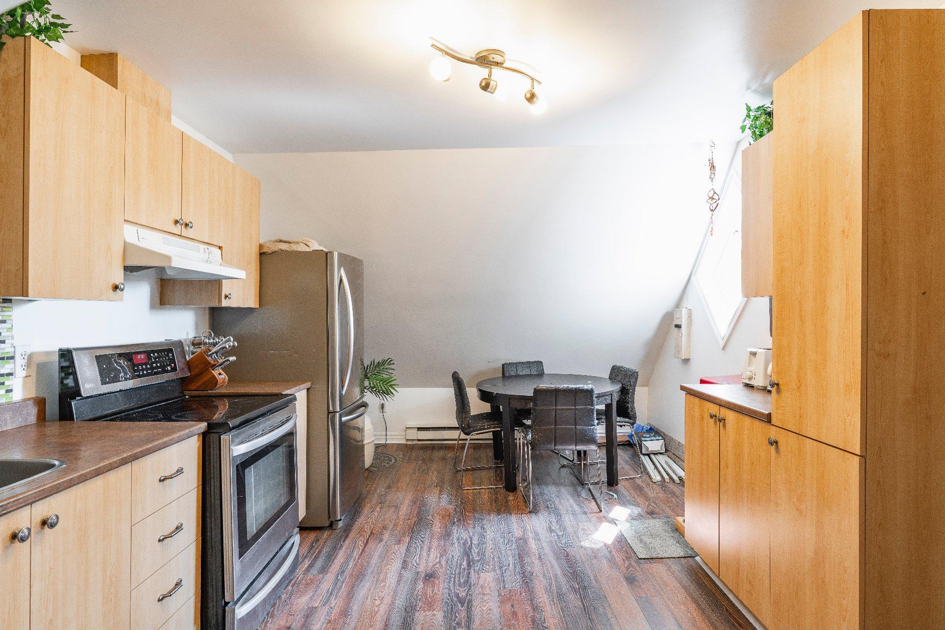 









817

 - 821


Rue Western

,
Waterloo,




QC
J0E2N0

